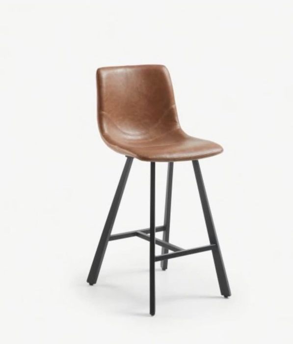 Cadeiras altas em pele da Kave Home