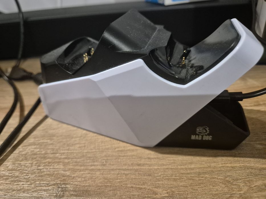 Ładowarka do padów ps5 mad dog