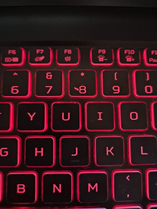 Acer Nitro 5 i5-10300H / RTX 2060 / 32GB RAM / 144Hz / SSD+HDD