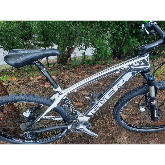 Btt 27.5 de carbono com xt e rock shox