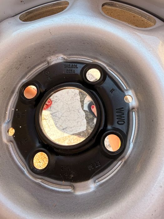 4 Jantes originais Volkswagen Golf III NOVAS (NOS) + 4 tampões originais