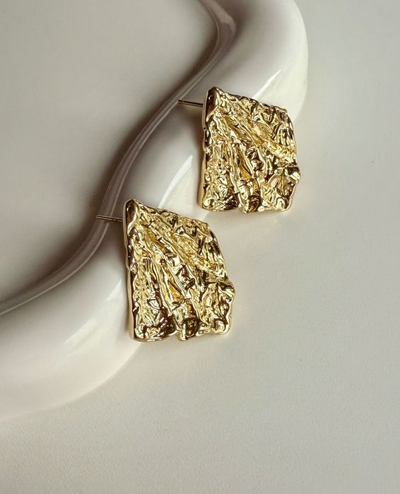 Piękne kolczyki stalowe