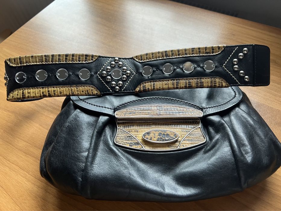 Czarna skórzana torebka Prady