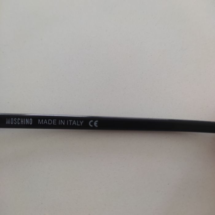 Armacao nova de oculos de ver,ganha porque sao muito caras as hastes