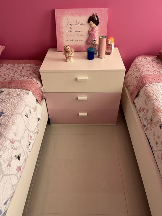 Mobilia de quarto completo com duas camas