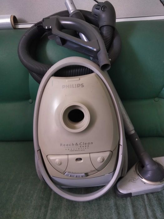 PHILIPS  пылесос