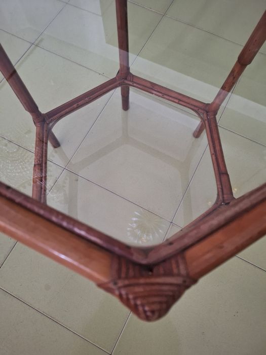 Mesa de centro hexagonal de bambu  c/ 2 bases em vidro