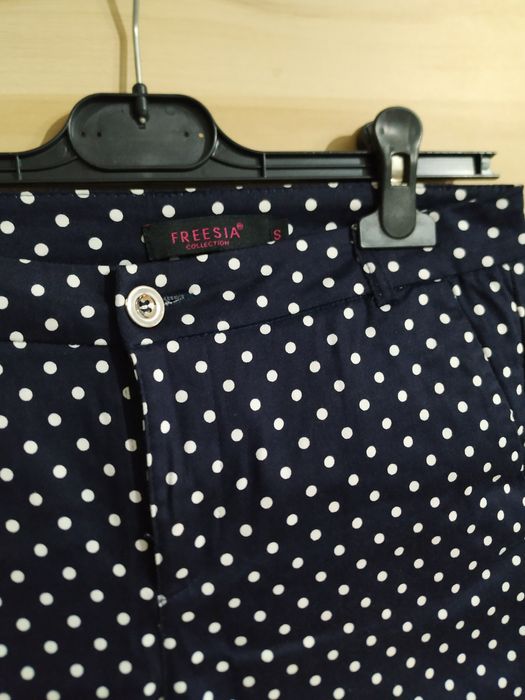 Spodnie granatowe w groszki S 36