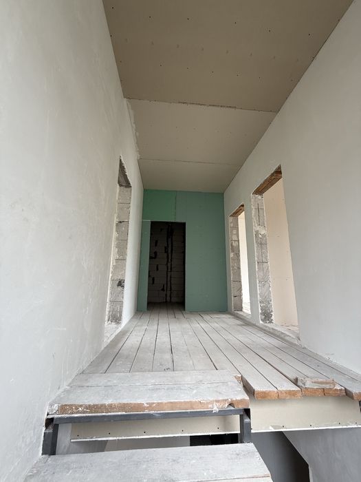 Дуплекс в Бучі ЧИСТОВА ШТУКАТУРКА, велика ділянка