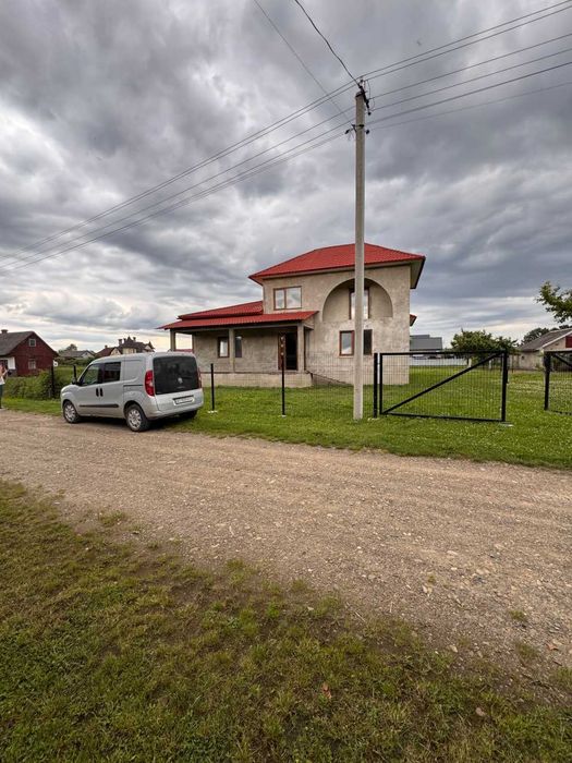 Будинок у селі Панка Чернівецька область — простір, природа та якісне будівництво
