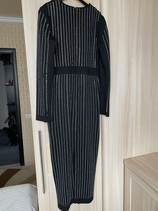 Сукня з камінцями