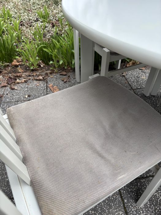 Okragly stol i 4 krzesla