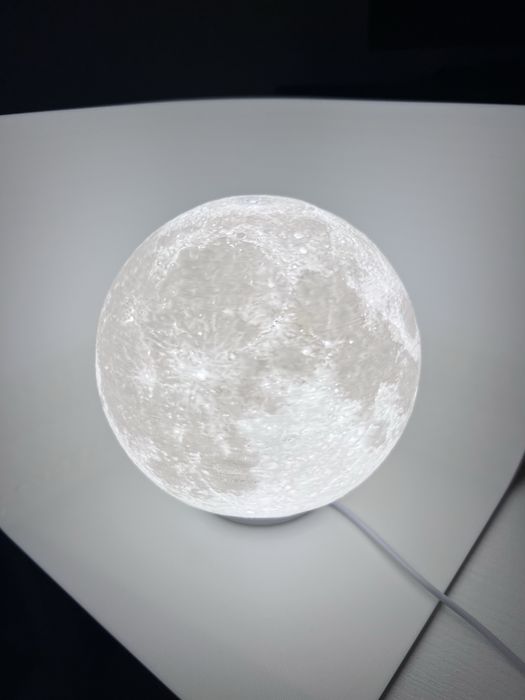 Candeeiro formato Lua