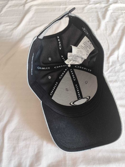 Boné Oakley Cinza – Como Novo