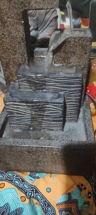 Fonte de água,a girar