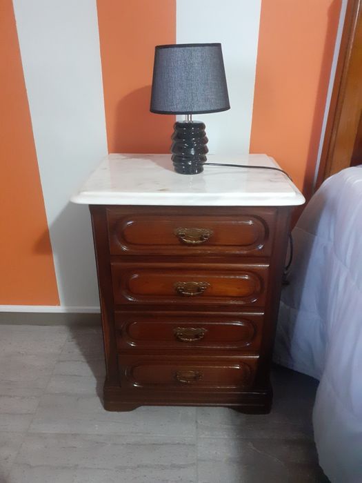 Vende se quarto de casal