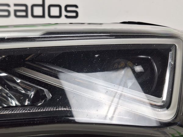 Farol Dianteiro Esquerdo Seat Leon IV
