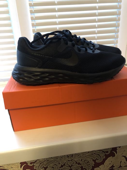 Продам новые кроссовки nike revolution 6 original