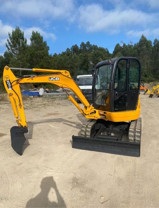 servicos giratoria bobcat e carrinha basculante