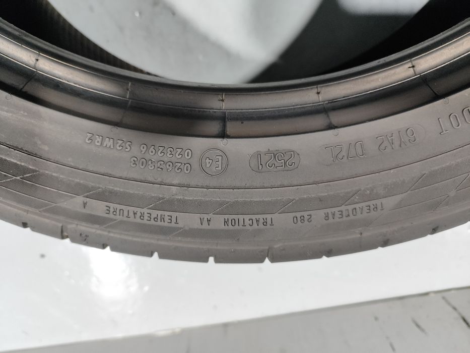 2 pneus semi novos 245-45R19 Continental - Oferta dos Portes