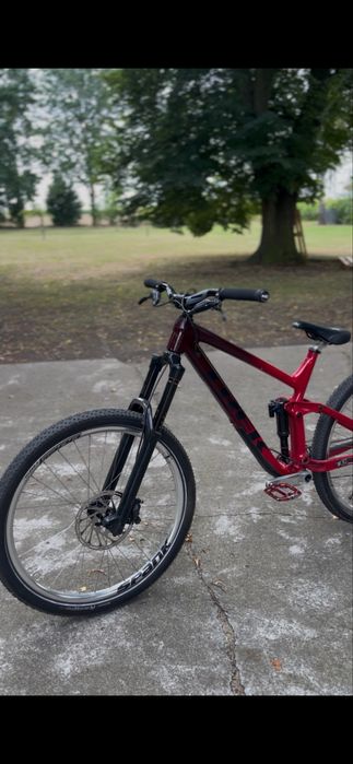 Trek Slash 8 z 2020 roku