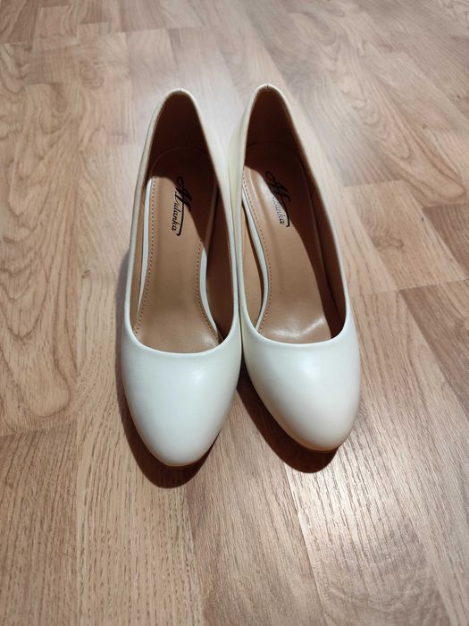 Buty białe ślubne nowe