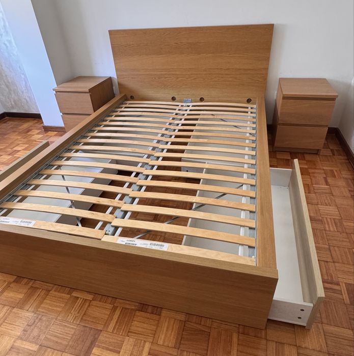 Cama casal Malm + 2 mesas cabeceiras + estrado + 4gavetões