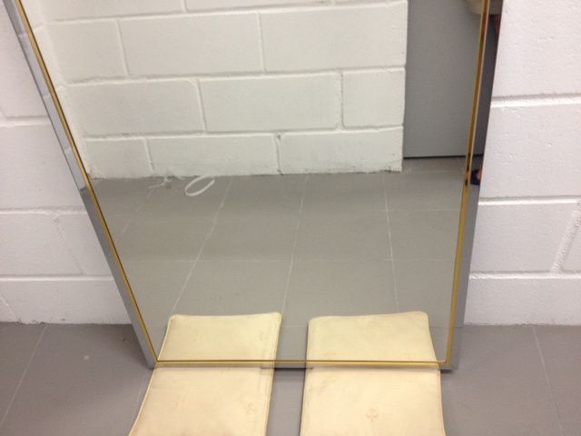 Espelho 90 x 70 com fina moldura em latão cromado