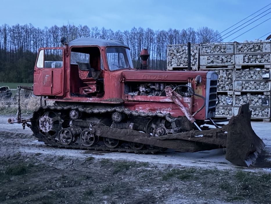 Ciągnik gąsienicowy DT 75 M