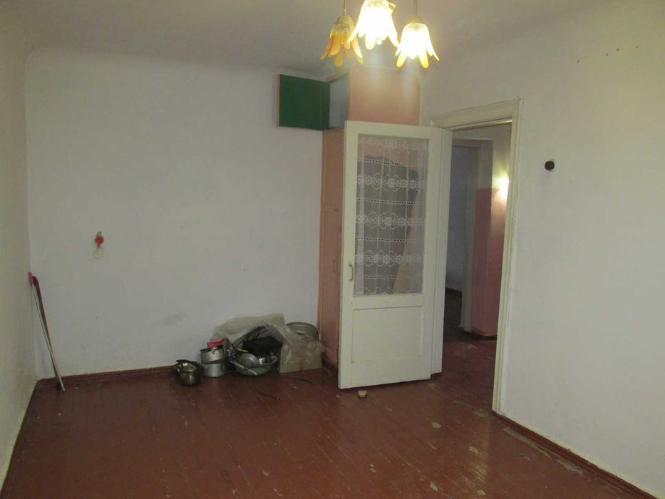 Продам 3 к. кв., р-н Центр-Центр. ринок  -зручно під магазин