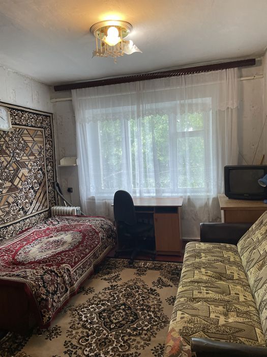 Простора кімната на Київській