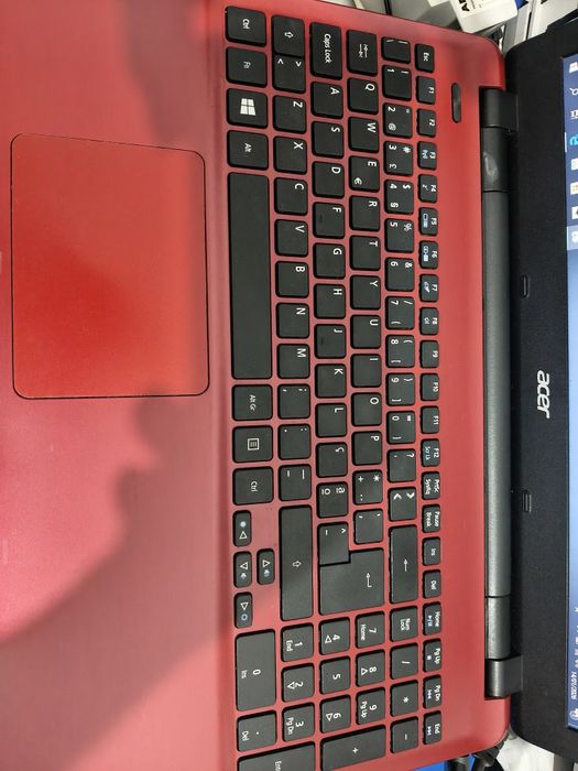 Portátil Acer vermelho bem estimado como novo