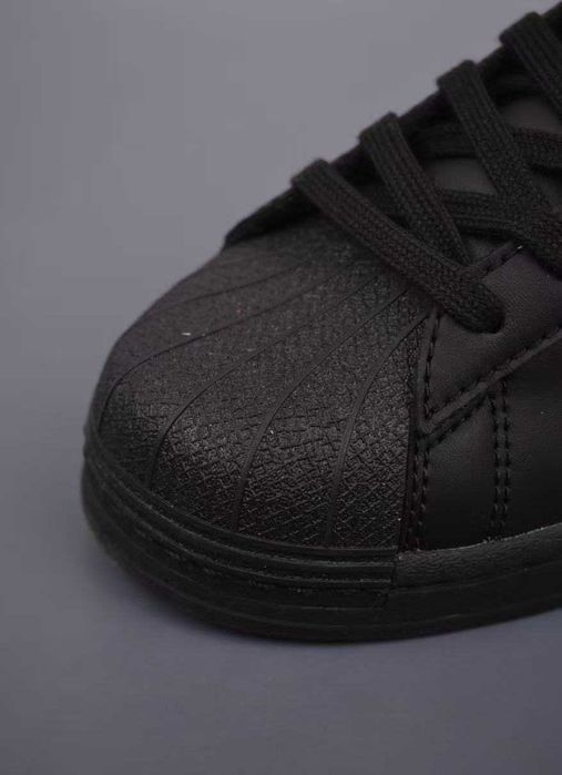 Lato Superstar foundation Black 40