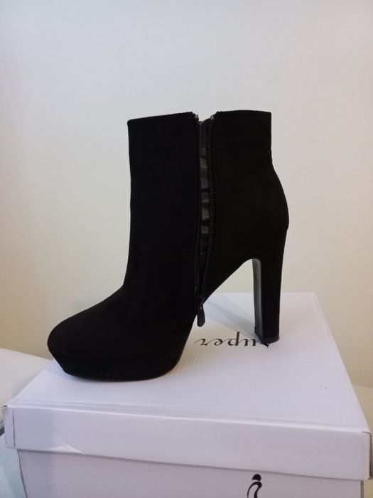 Botki zamszowe roz. 39 (NOWE)