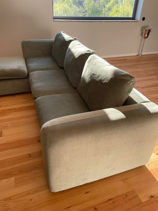 Sofá Modular com Chaise Longue/ Puff – Verde Seco / Oliveira (Como Novo!)