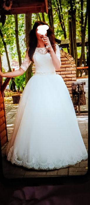 Пишна весільна сукня