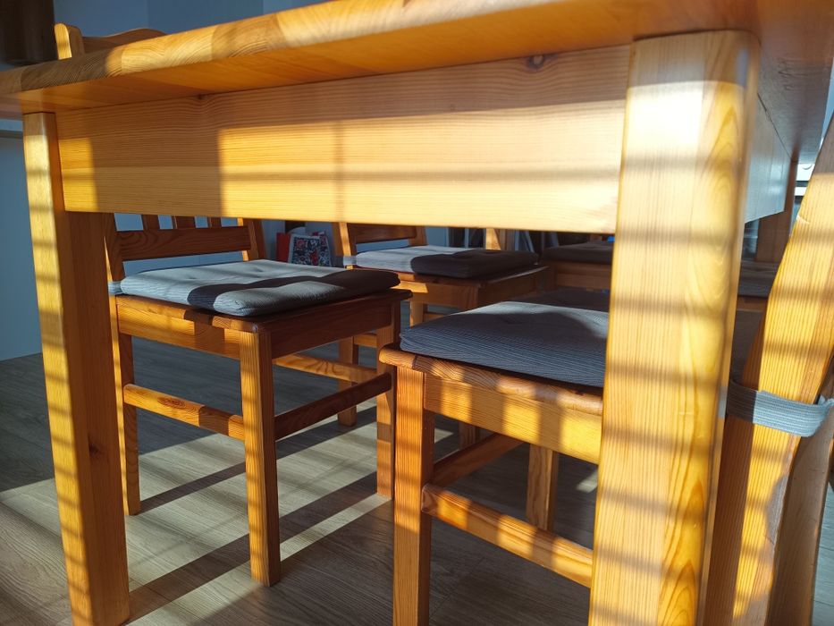 Stół z krzesłami (6 krzeseł)komplet