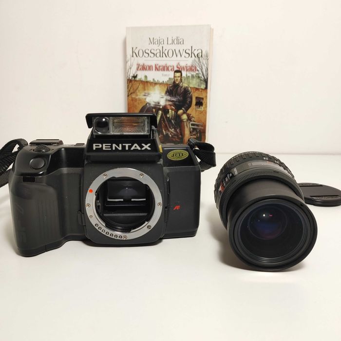 Automatyczna lustrzanka analogowa Pentax SF7 obiektyw 28-80 mm 3,5-4,5