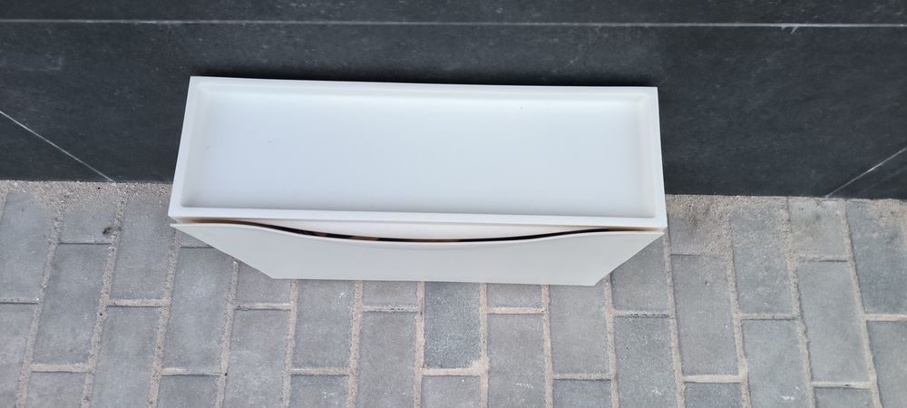 Sapateira branca Ikea Trones