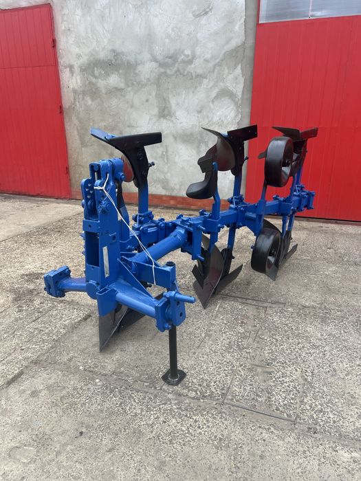 Плуг оборотний RabeVerk 90 такий як Lemken