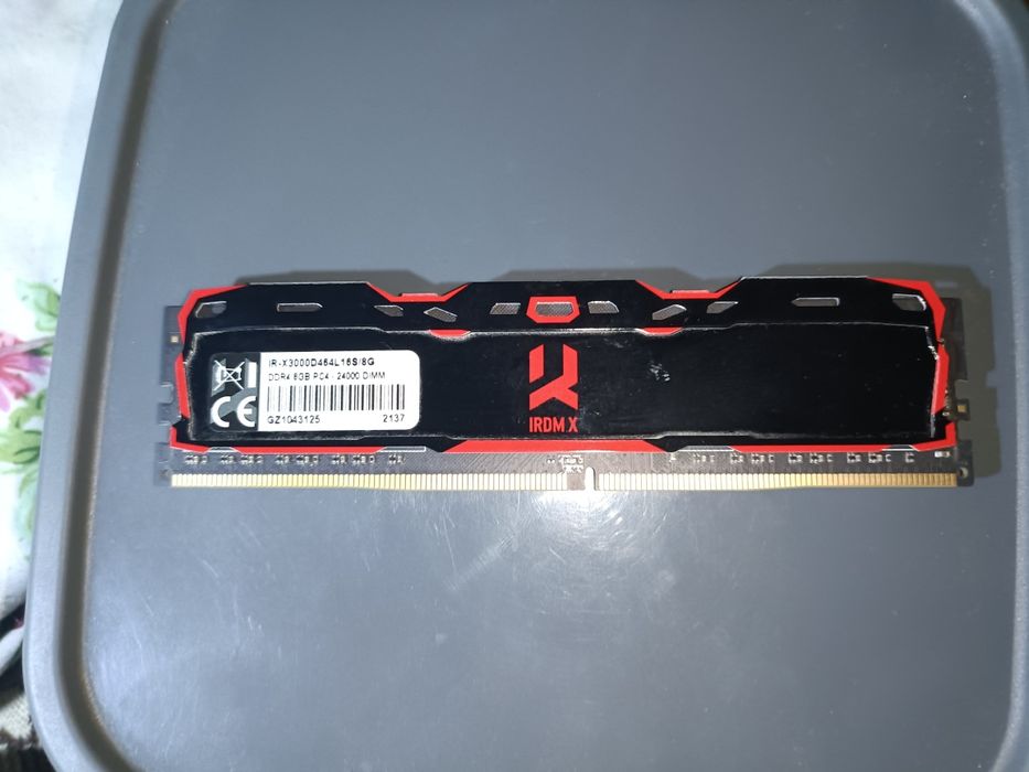 Продам OЗУ 8 GB/3000 Mhz IRDM X DDR4