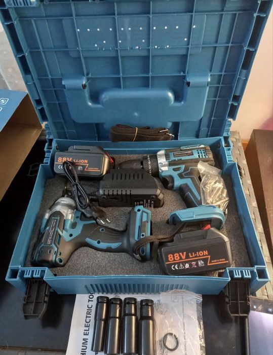 Berbequim aparafusadora e maquina de impacto kit 2 maquinas