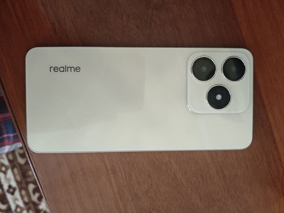 Телефон Realme c61