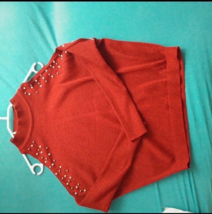 Bluza malinowa z koralikami