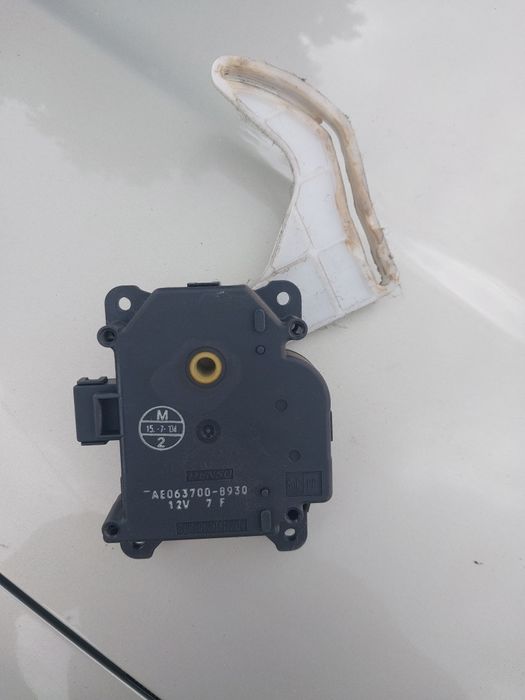 Toyota damper silniczek nawiewu serwo corolla verso, avensis t25, e12