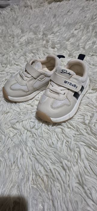 Butki  adidasy  r. 23