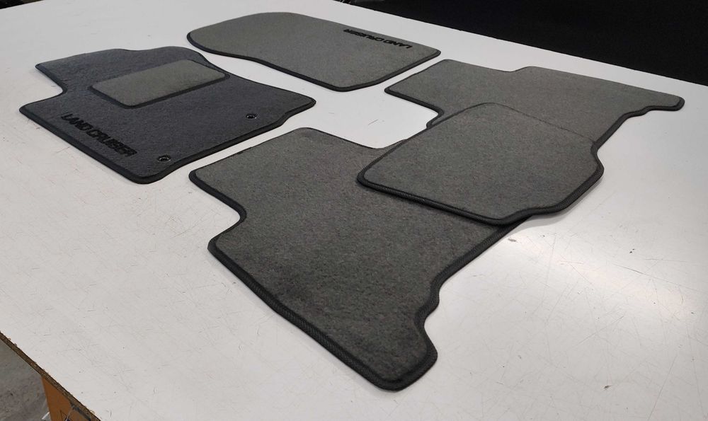 Автоковрики для Toyota Land Cruiser. Коврики для Тойота Ленд Крузер