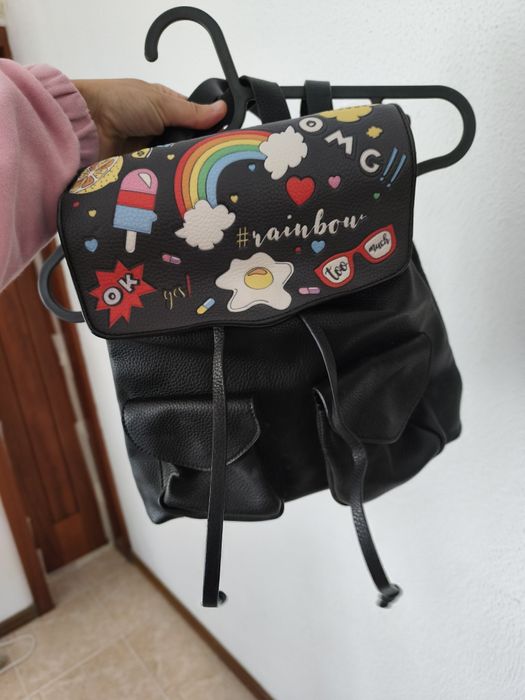 Mochila preta com desenhos reversível Parfois