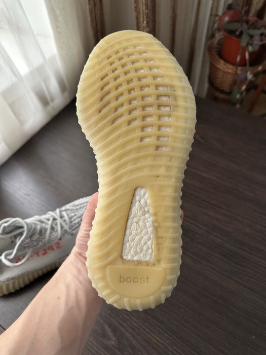 Кросівки жіночі Adidas Yeezy Boost 350 V2, Розмір 39 1/3 Оригінал 100%