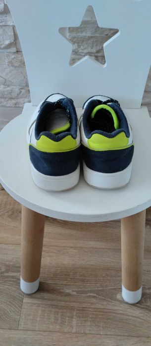 Buty sportowe adidasy dla chłopca białe r.33 Reserved